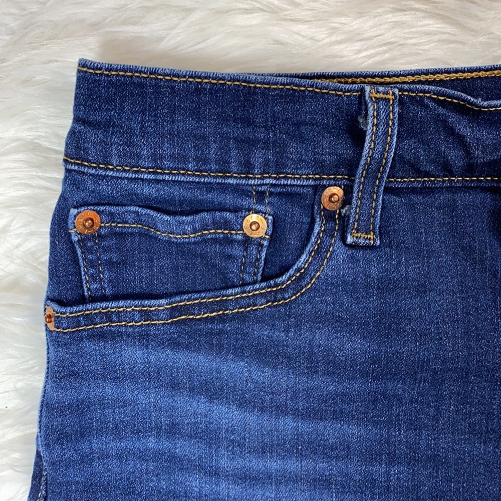Levi’s | High Rise Shorts - Picture 3 of 13